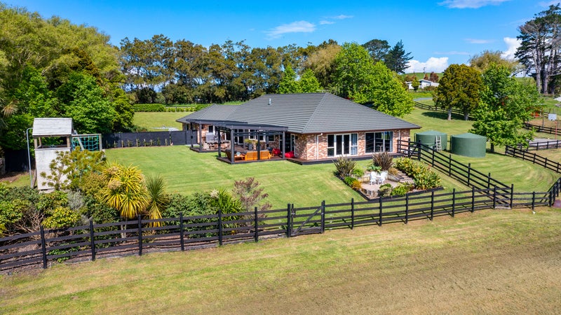 7 Ashwood Avenue, Albany - Carousel 1