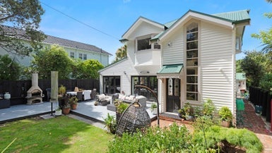 32 Homewood Crescent, Karori, Wellington - Carousel 1