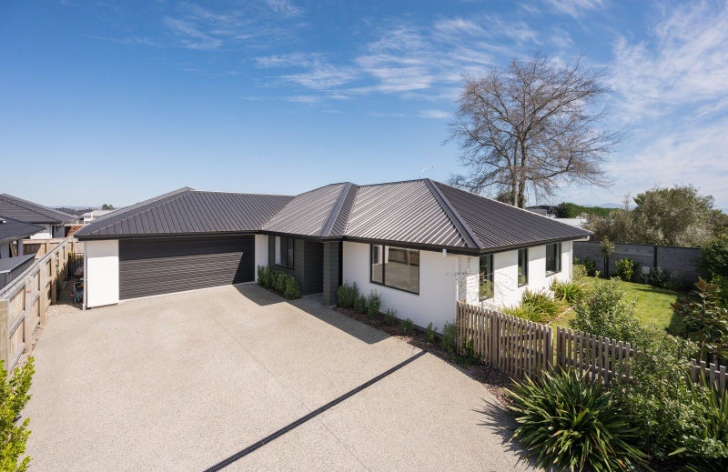 11 Carmine Crescent, Appleby, Richmond - Carousel 2