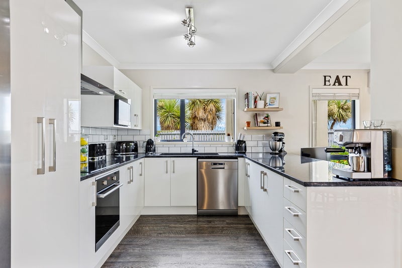 8 Milkers Gate, Parklands, Christchurch - Carousel 1