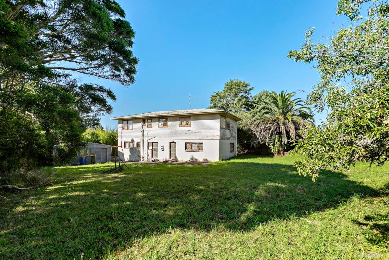 19 Tauhara Street, Green Bay, Auckland - Carousel 1