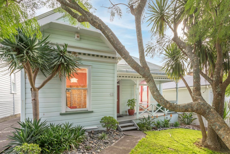 12 Kingsland Avenue, Kingsland, Auckland - Carousel 1