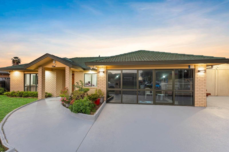 54 Bellville Drive, Clendon Park, Auckland - Carousel 1