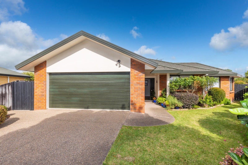 12 Kirk Close, Rototuna, Hamilton - Carousel 1