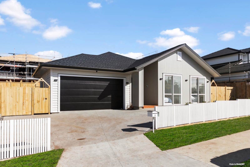 6 William Calvert Drive, Swanson, Auckland - Carousel 1