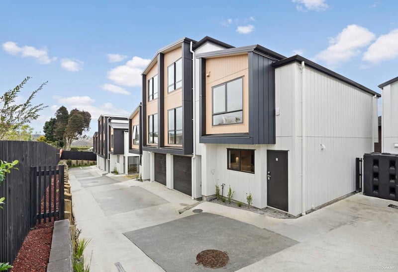 3/11 Scanlen Terrace, Kelston, Auckland - Carousel 2