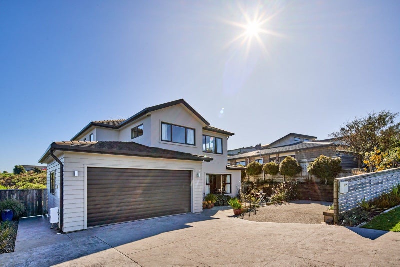 10 Tasman Close, Aotea, Porirua - Carousel 1