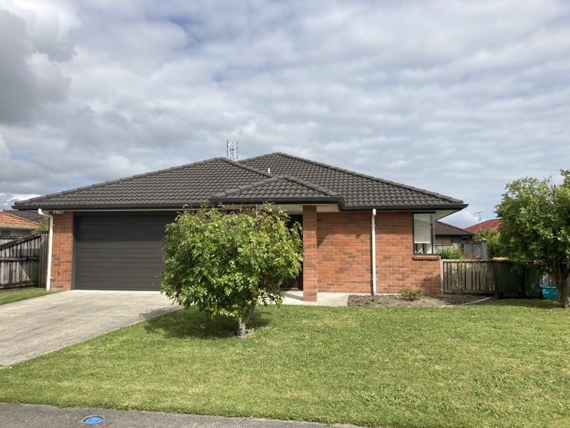37 Parkside Drive, Huntington, Hamilton - Carousel 1