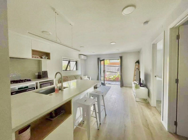 24 Lyons Avenue, Murrays Bay, Auckland - Carousel 2