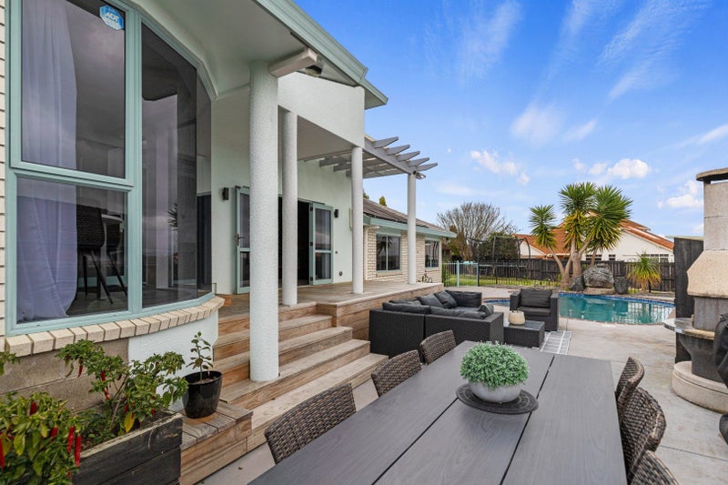 248 Grandview Road, Western Heights, Hamilton - Carousel 1