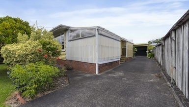 61 Larnoch Road, Henderson, Auckland - Carousel 1