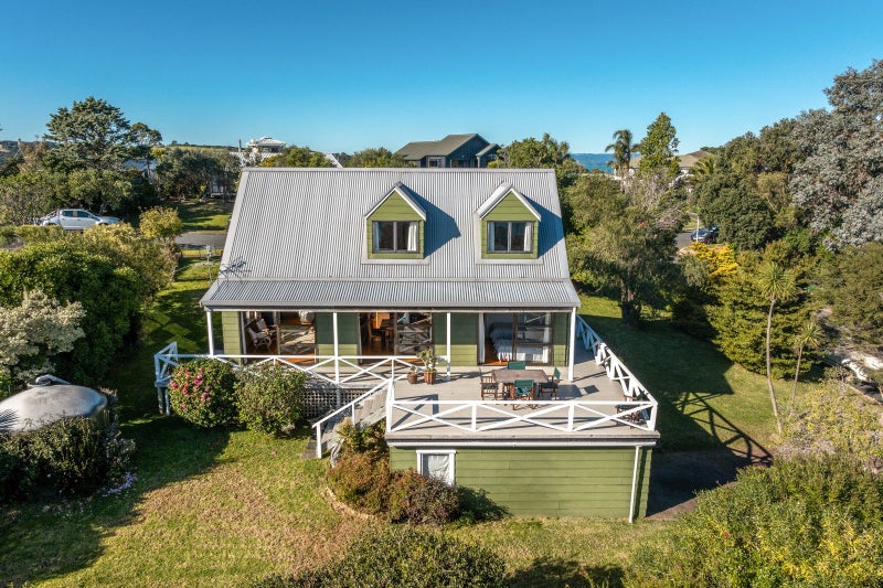 17 Kennedy Point Road, Surfdale, Waiheke Island - Carousel 2