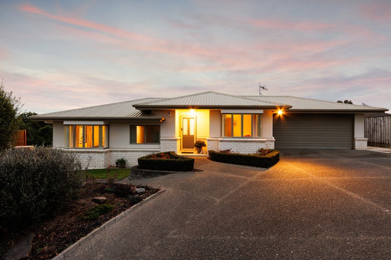 63 Pacific Drive, Fitzherbert, Palmerston North - Carousel 1