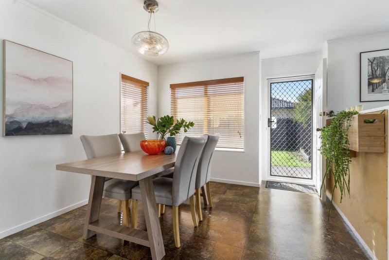 10 Lutana Place, Burswood, Auckland - Carousel 2