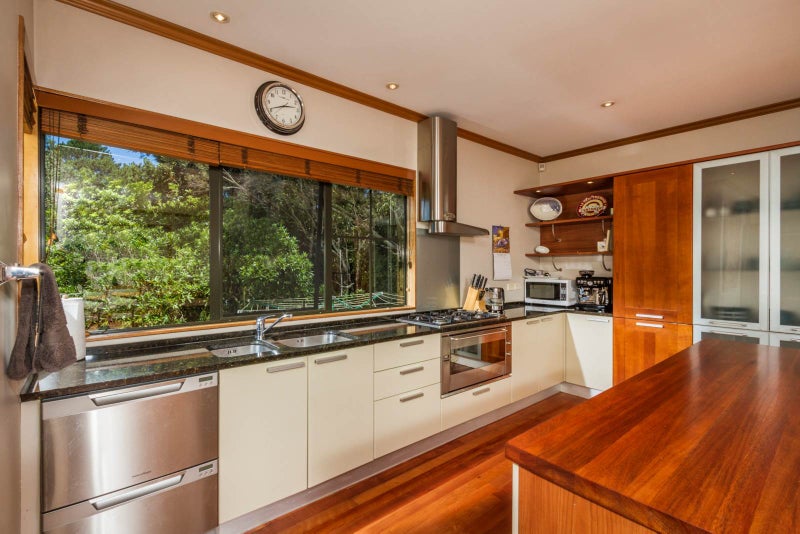 72 Penguin Drive, Murrays Bay, Auckland - Carousel 2