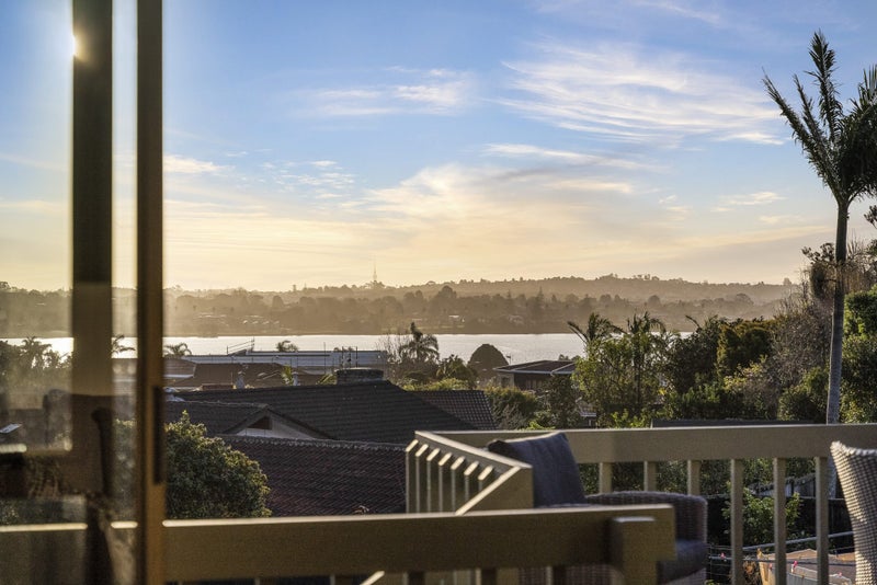 19 Caithness Place, Farm Cove, Auckland - Carousel 2