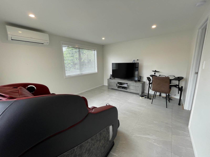 65 Parr Terrace, Castor Bay, Auckland - Carousel 2