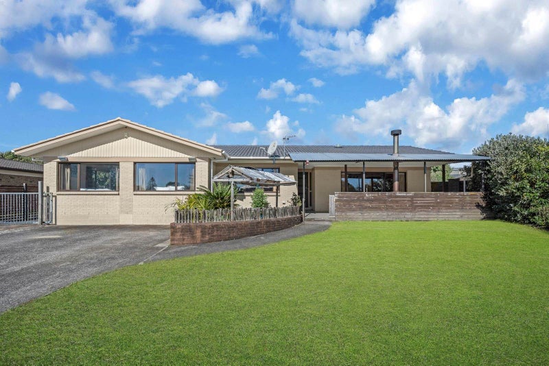 8 Papatahi Place, Henderson, Auckland - Carousel 1