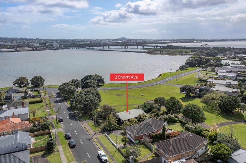 2 Shortt Avenue, Mangere Bridge, Auckland - Carousel 2