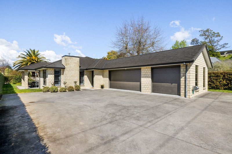 14 Bronte Place, Leamington, Cambridge - Carousel 1