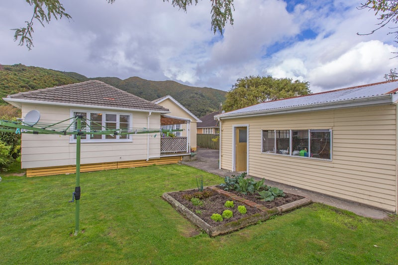 195 Riverside Drive, Waterloo, Lower Hutt - Carousel 2