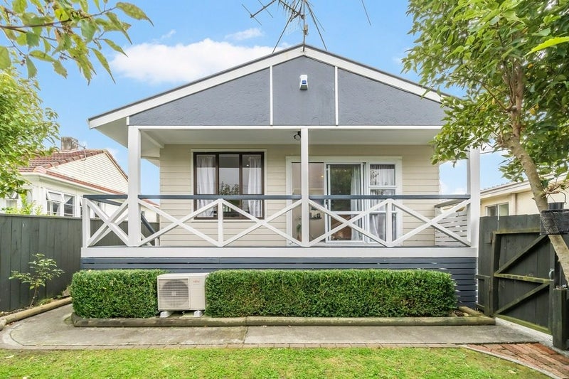 2/79 MOLESWORTH ST, Taita, Lower Hutt - Carousel 1