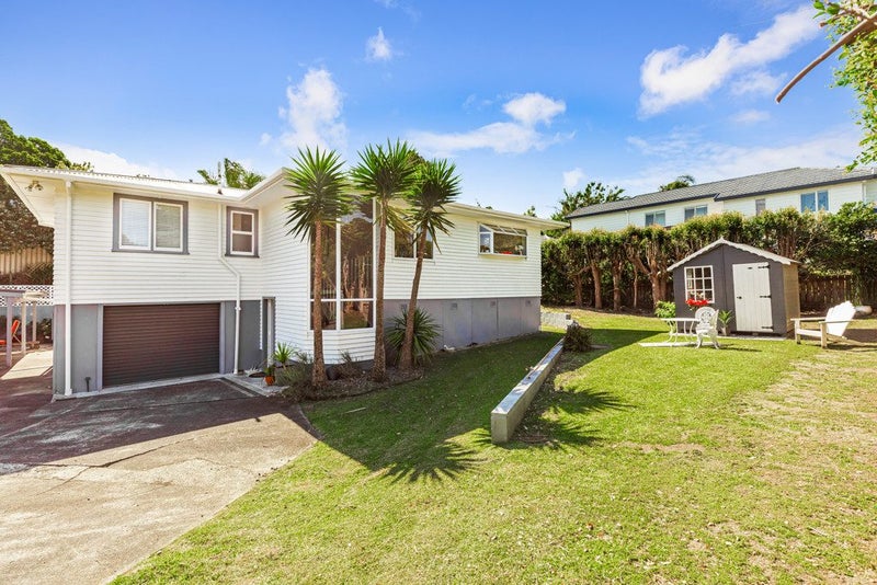 19 Lantana Road, Green Bay, Auckland - Carousel 1