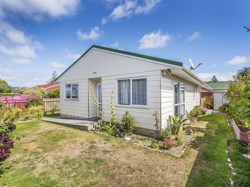 3/61 MAIN RD, TITAHI BAY, PORIRUA - Carousel 1