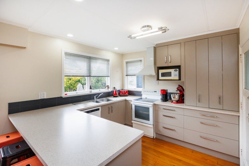 23 Anglesey Place, Awapuni, Palmerston North - Carousel 2