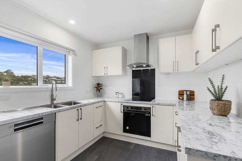 8B STELLA GROVE, NEWLANDS, WELLINGTON - Carousel 1