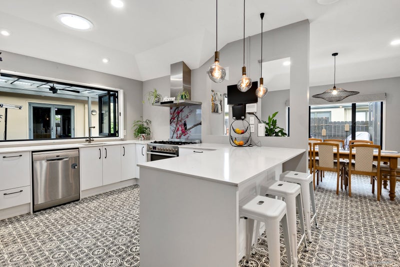 9 Grosvenor Place, Rototuna, Hamilton - Carousel 1