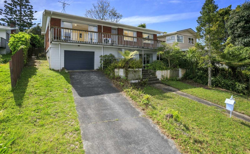 7 Heather Place, Sunnynook, Auckland - Carousel 1