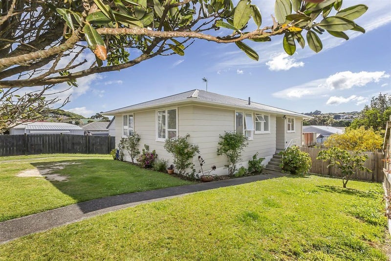 4 Stipulate Place, Ascot Park, Porirua - Carousel 1