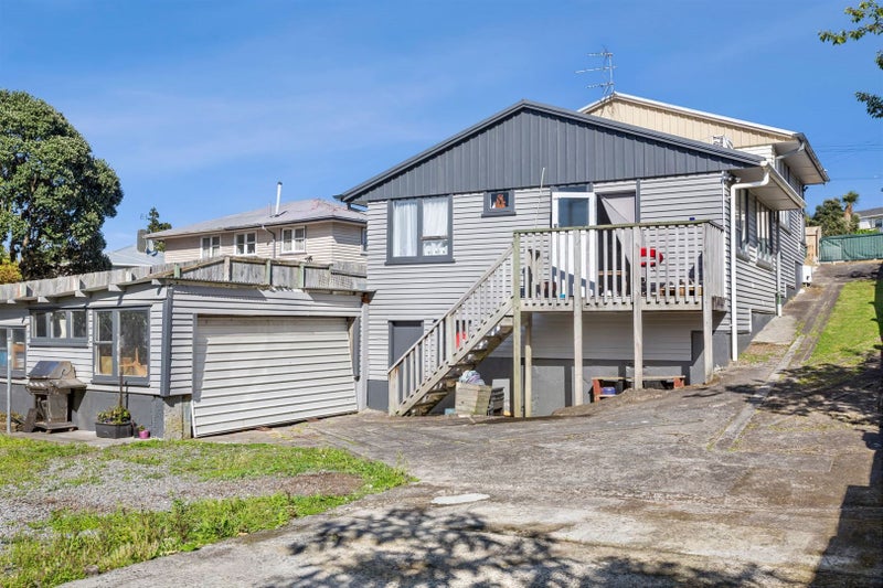 32 Banks Street, Marfell, New Plymouth - Carousel 1