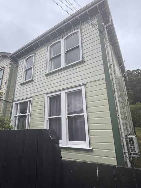 2 Russell Terrace, Newtown, Wellington - Carousel 1