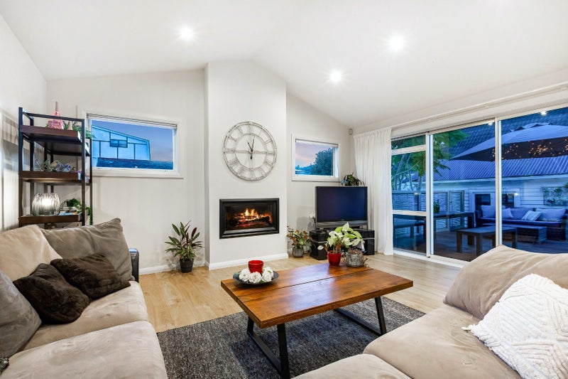 18 Colin Grove, Hutt Central, Lower Hutt - Carousel 2