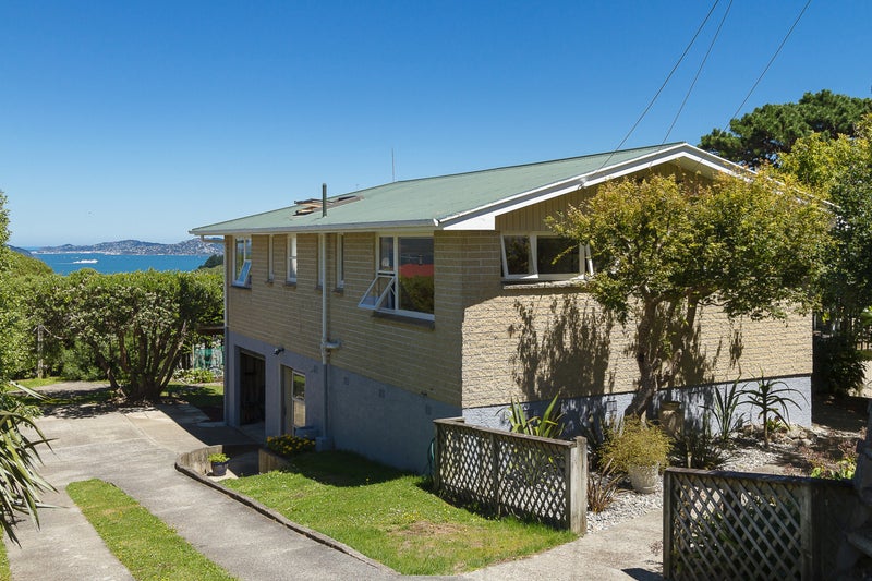 15 Taku Matenga Grove, Korokoro, Lower Hutt - Carousel 1