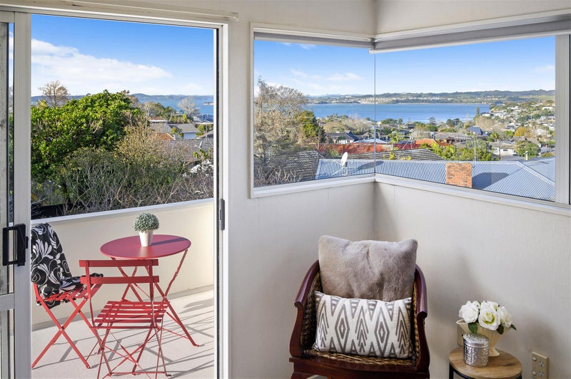 2/33 Mellons Bay Road, Mellons Bay, Auckland - Carousel 1