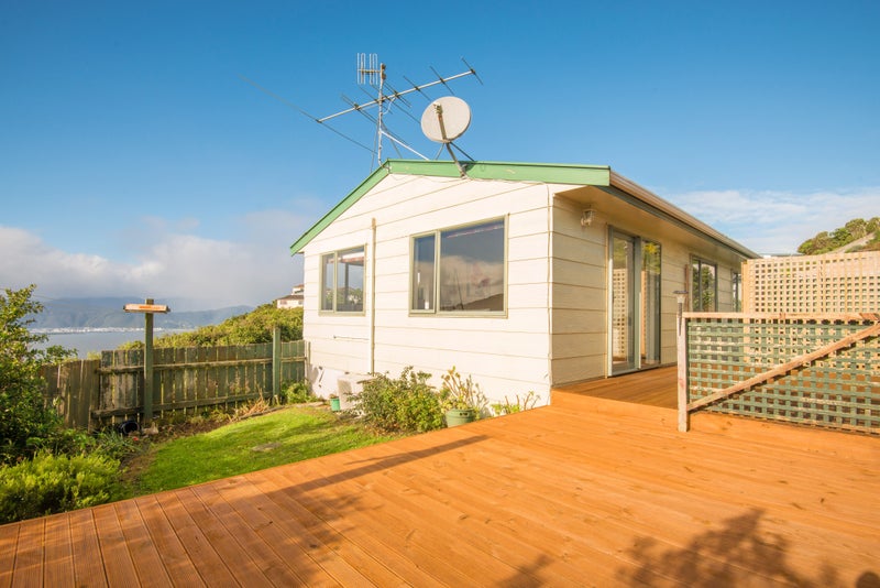 16A Fernhaven Grove, Newlands, Wellington - Carousel 1