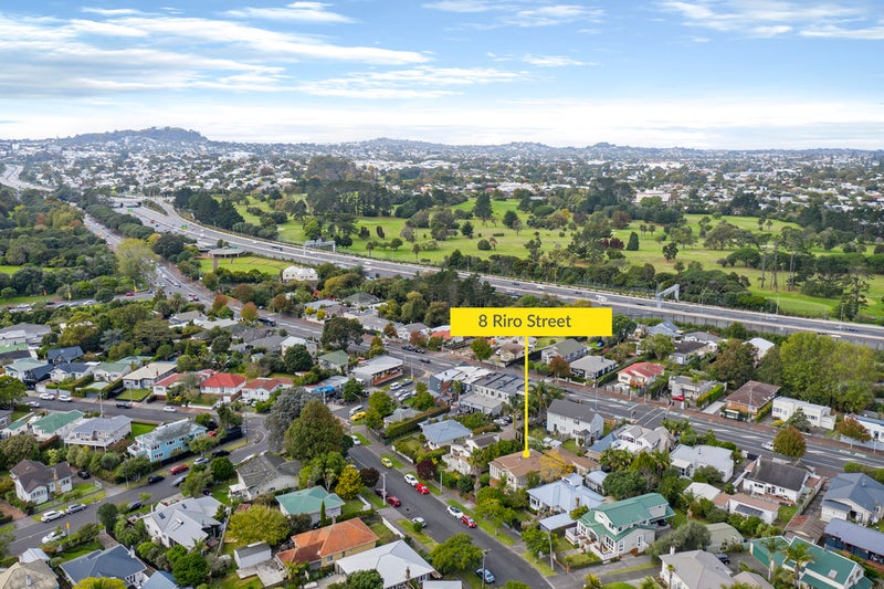 8 Riro Street, Point Chevalier, Auckland - Carousel 1