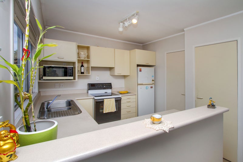 1/62 Kitchener Road, Milford, Auckland - Carousel 1