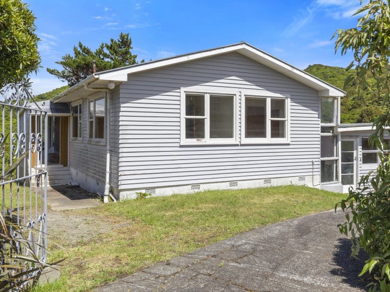 14 Maple Grove, Maungaraki, Lower Hutt - Carousel 1