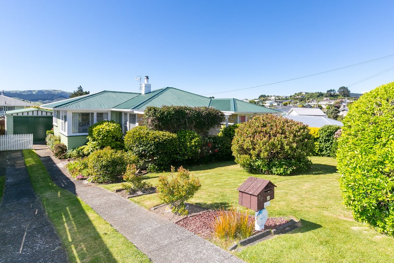 27 Beazley Avenue, Paparangi, Wellington - Carousel 1