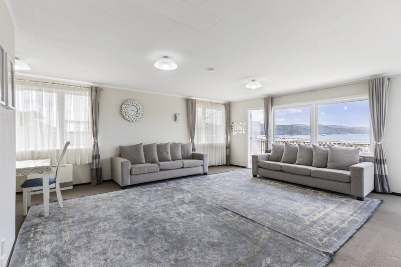 6 Walnut Way, Maungaraki, Lower Hutt - Carousel 2