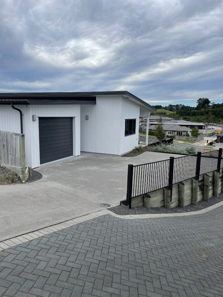 3 Aneta Way, Pyes Pa, Tauranga - Carousel 1