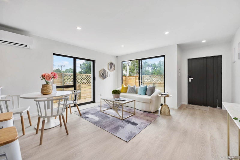 8A Neptune Avenue, Beach Haven, Auckland - Carousel 2