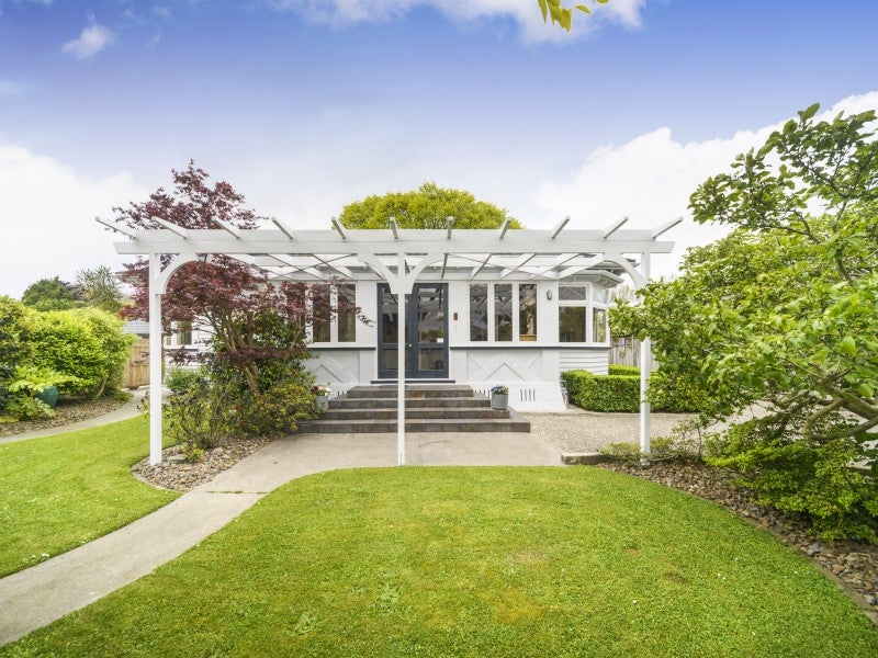 16 Manapouri Crescent, Hokowhitu, Palmerston North - Carousel 2