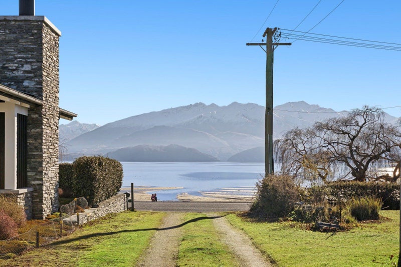 21 Aubrey Road, Wanaka - Carousel 2