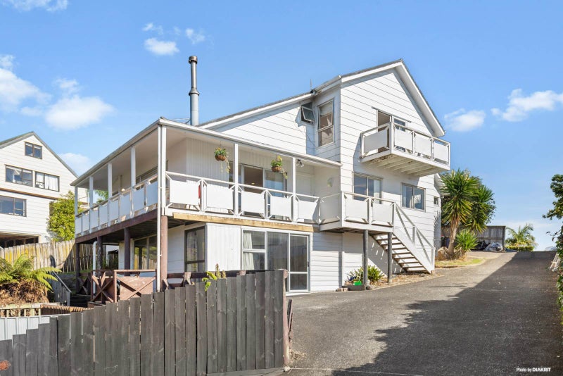 161 Oaktree Avenue, Browns Bay, Auckland - Carousel 1