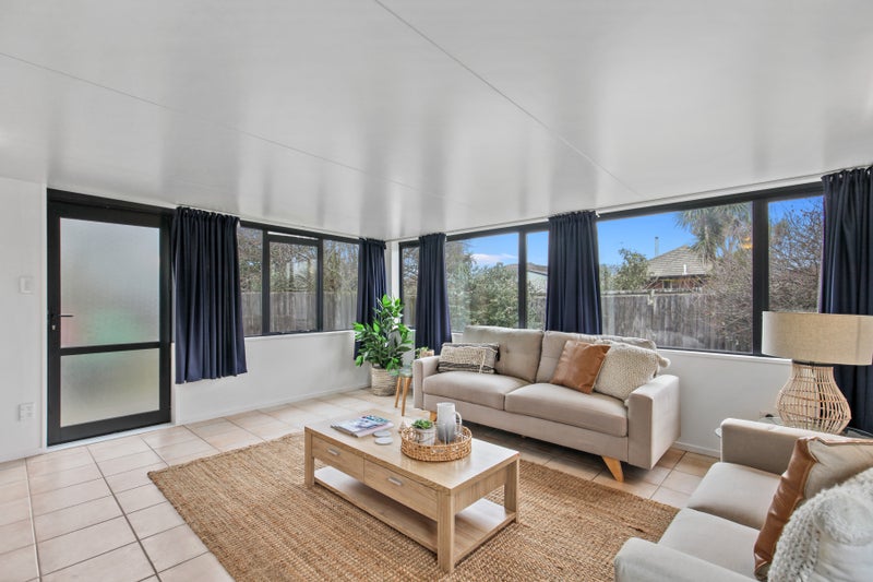 2/63 Effingham Street, North New Brighton, Christchurch - Carousel 1